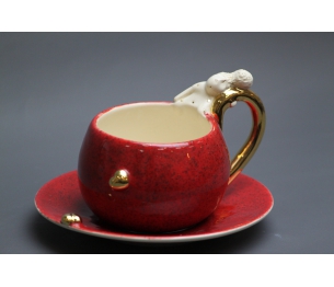 Raudonas prabangus kavos puodelis „Gražinos artumas“